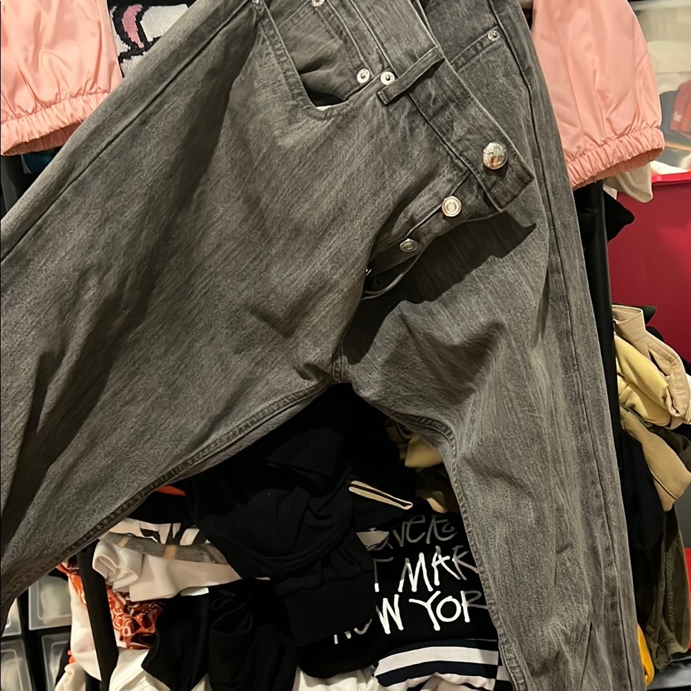 Chic Gray Buttoned Jeans